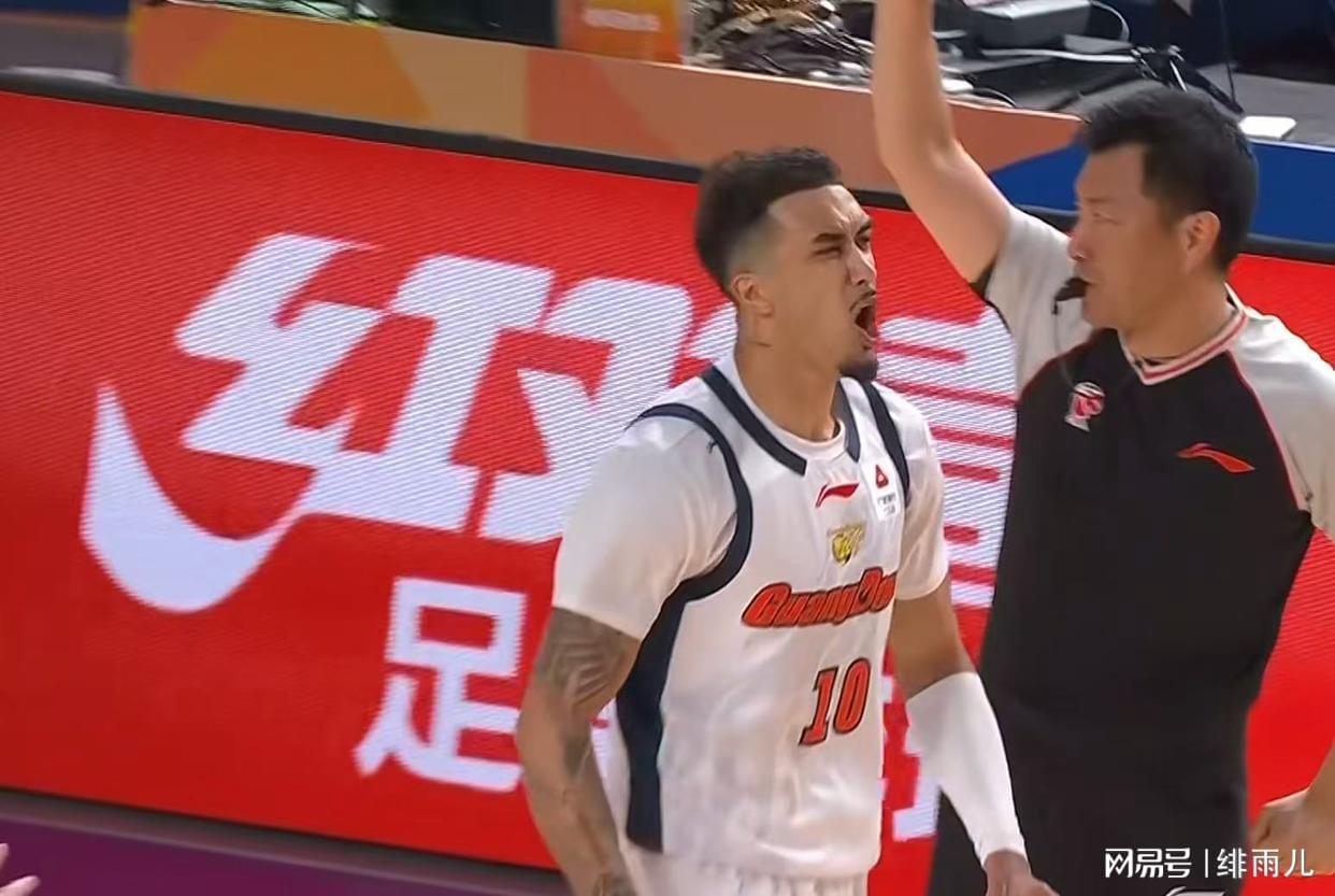 ESPN记者:湖人队内部人士暗示詹姆斯父子可能一起转投新球队
