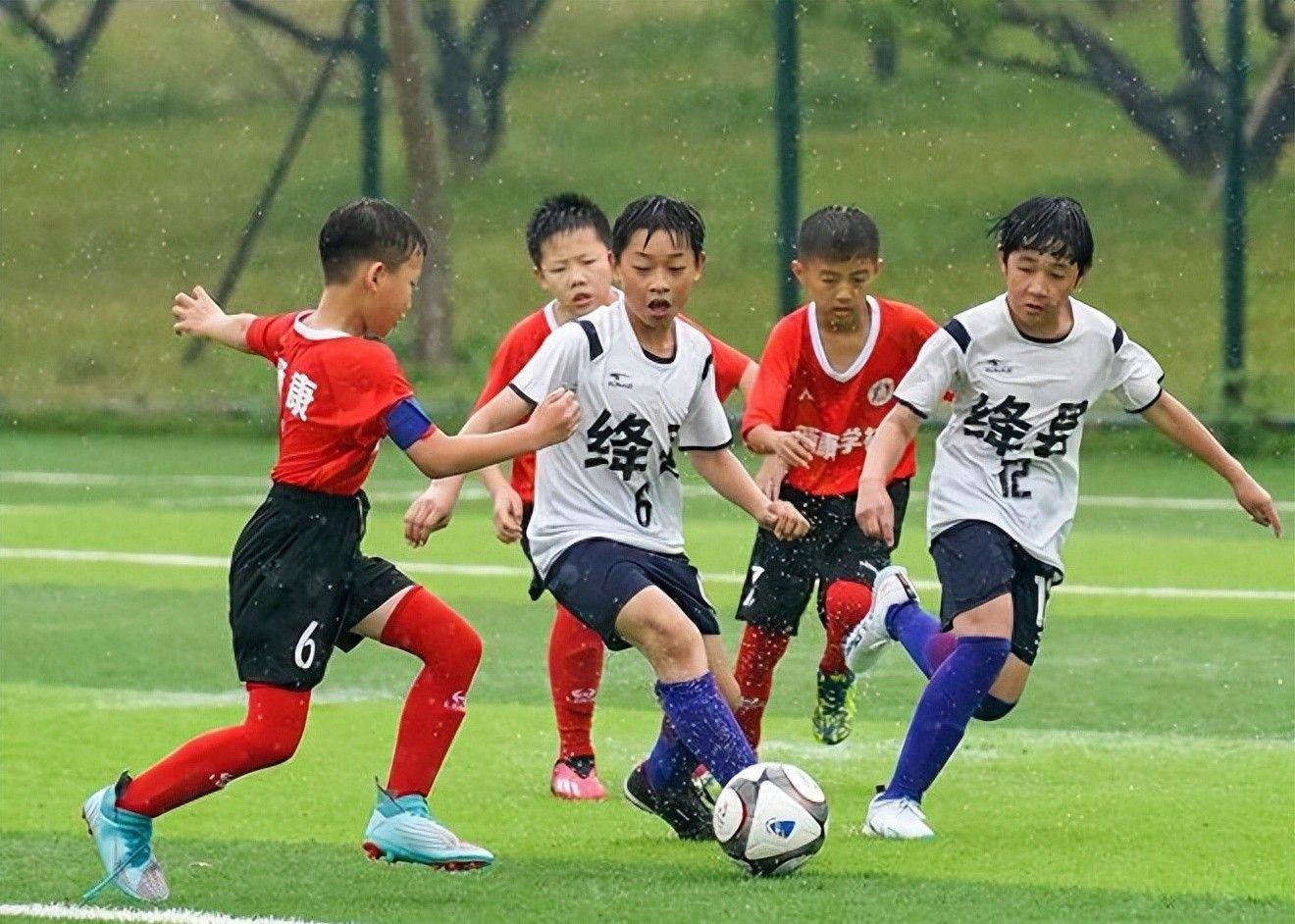 皇马门神库尔图瓦大腿肌肉撕裂，恐无缘战拜仁